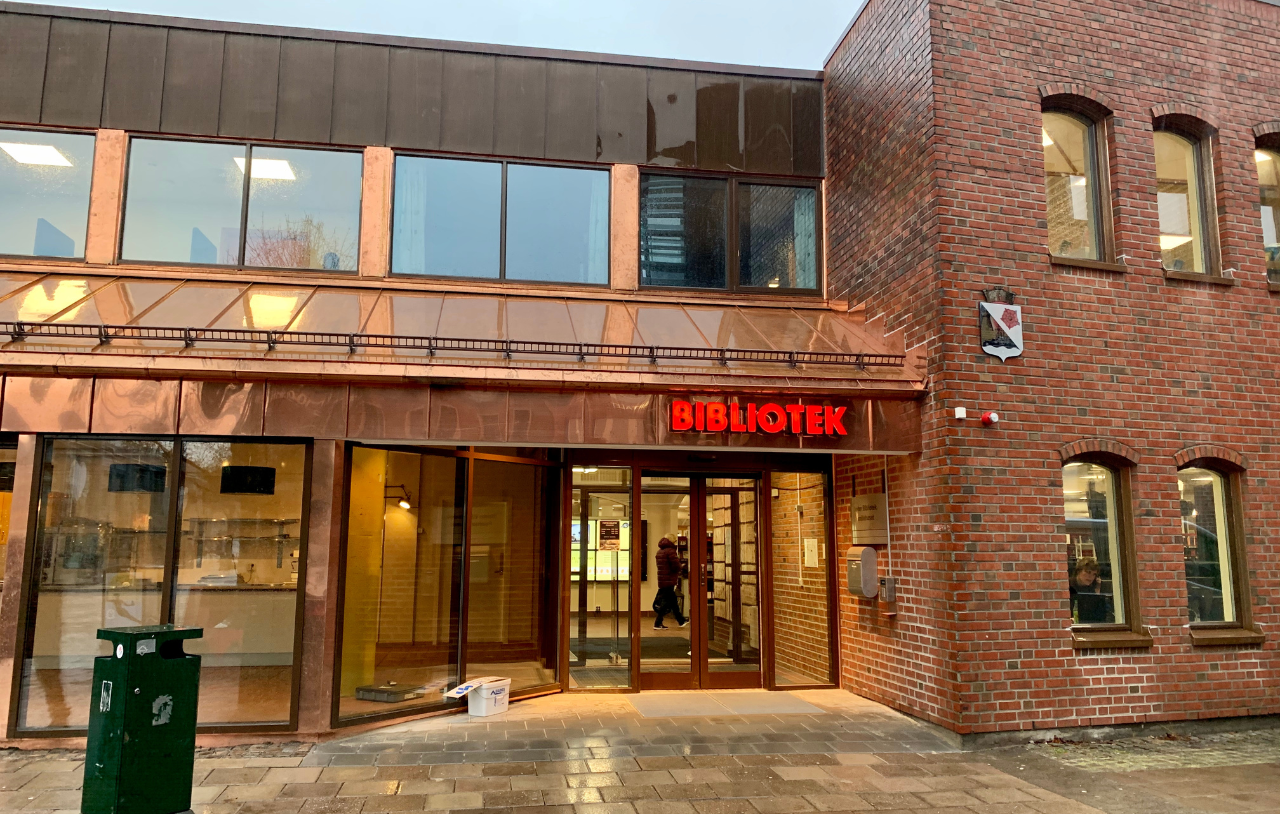 Bibliotekbygget. Foto.